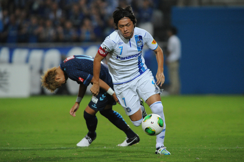 新生ガンバの意外な企み。遠藤保仁「ＦＷ」起用の真相 | web Sportiva (スポルティーバ)